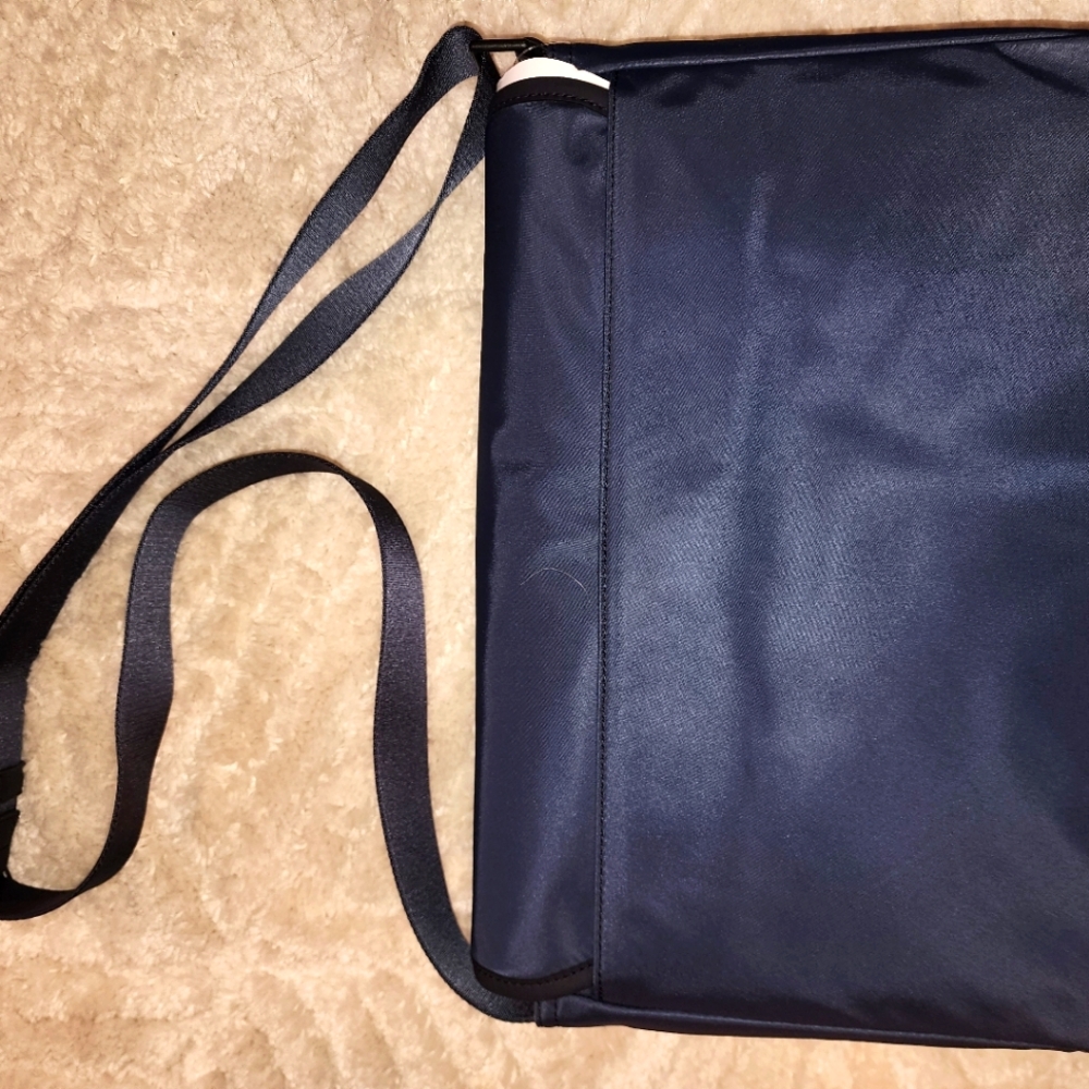 Michael Kors Men's Messenger Bag (NWOT) - Picture 2 of 4